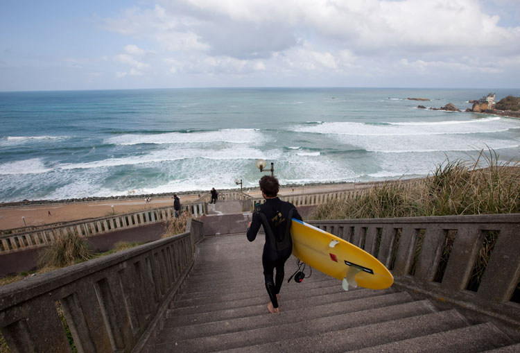 surf hostel biarritz board