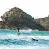 surfista en una ola en cote des basques