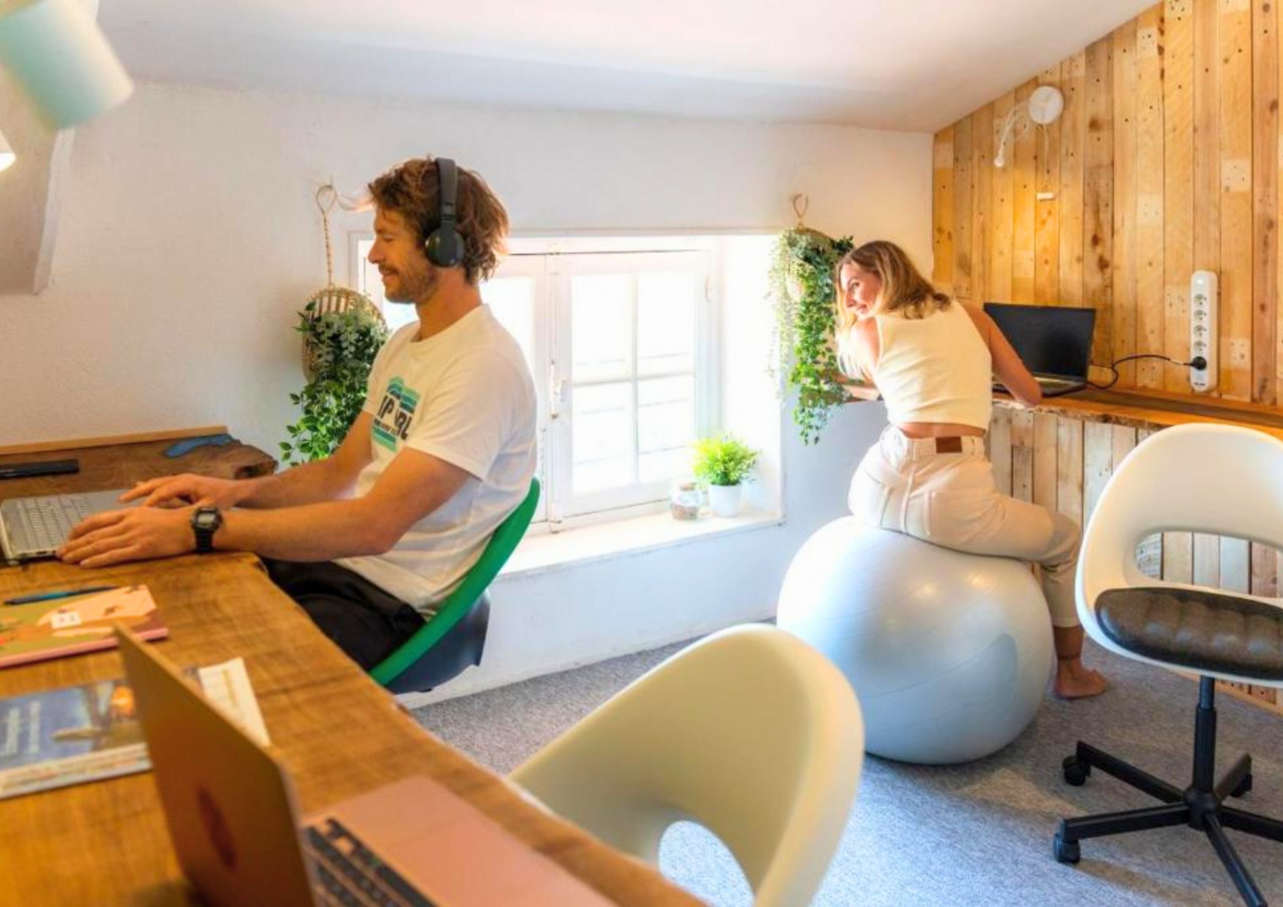 Co-Working Space in Hostel Principal Co-Working Space in Hostel Principal