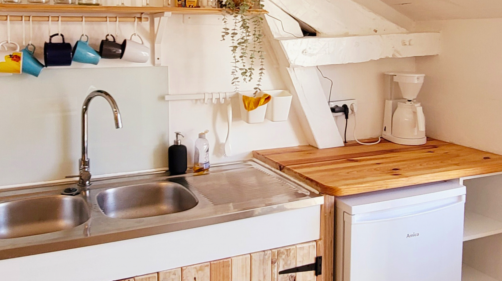 kitchen in hostel extension