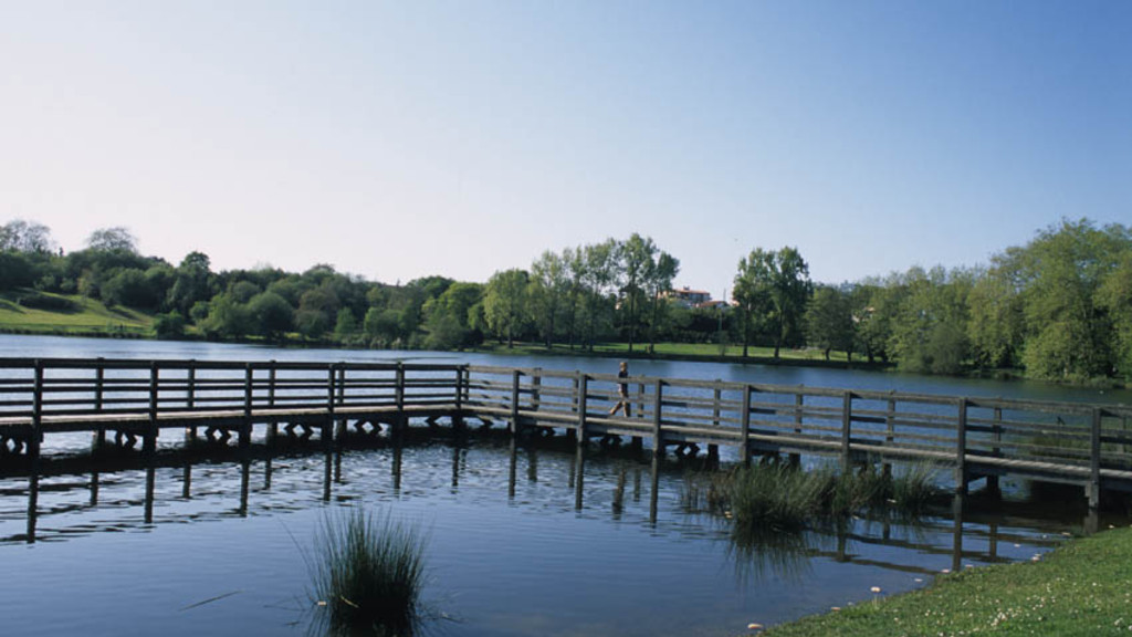 Le lac Marion près du Surf Hostel Biarritz